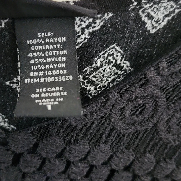 Torrid Black & White Diamond Print Top - Picture 12 of 12